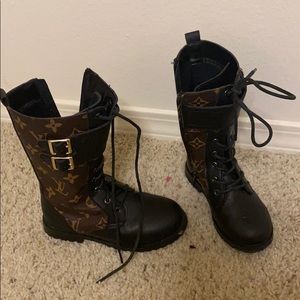 Girls LV boots size 7